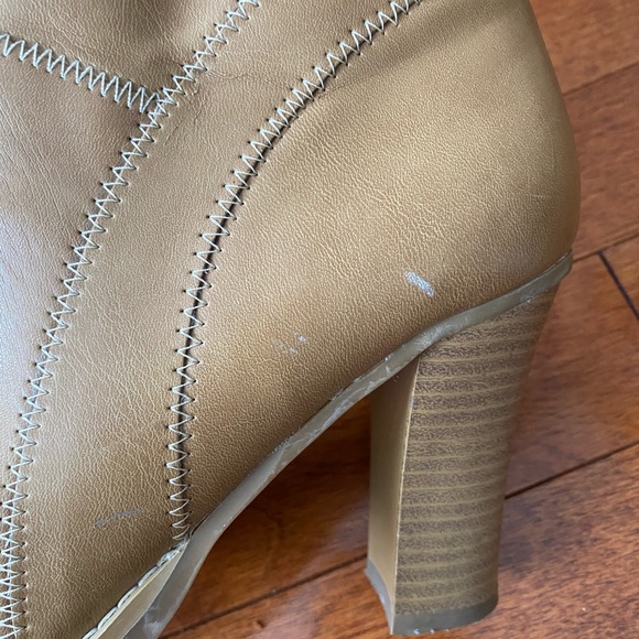 725 Originals Tan coloured heeled booties, size 7.5 - Picture 6 of 7
